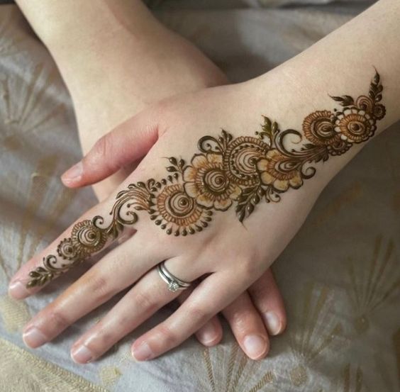 Elegant Vine Arabic Mehndi